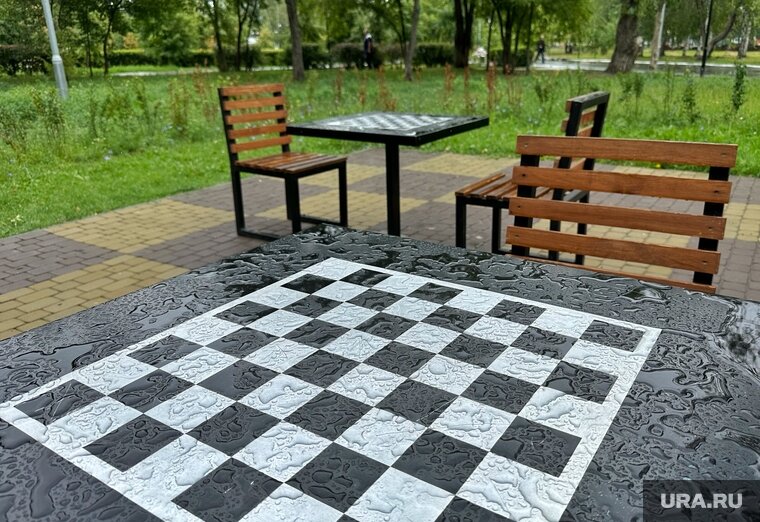    Шахматный сквер не подходит для проведения шахматных мероприятий