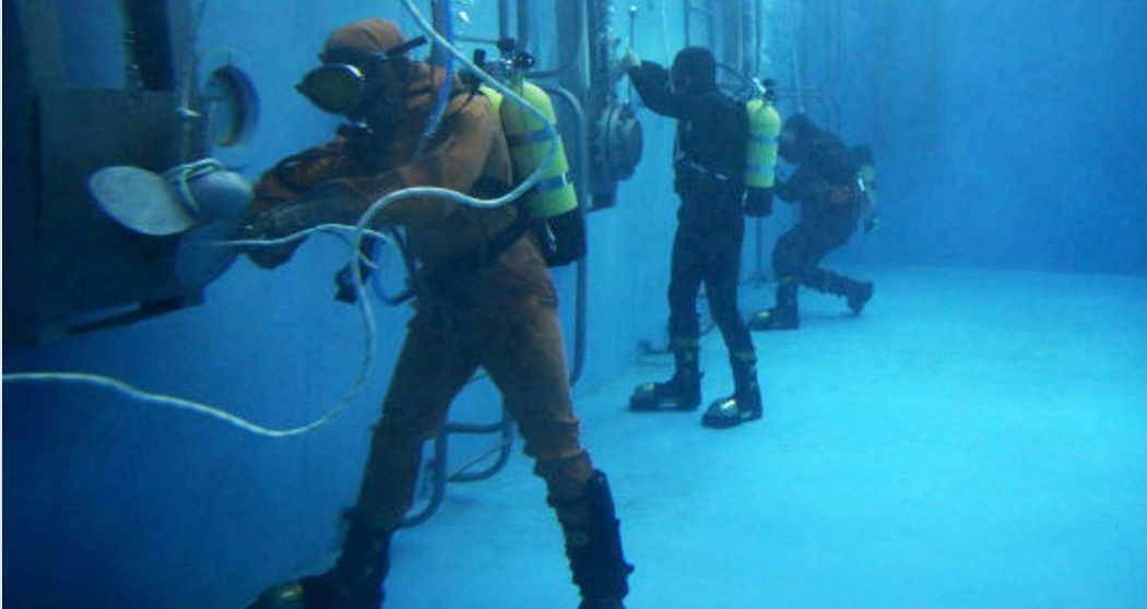 На подводном тренажёре.