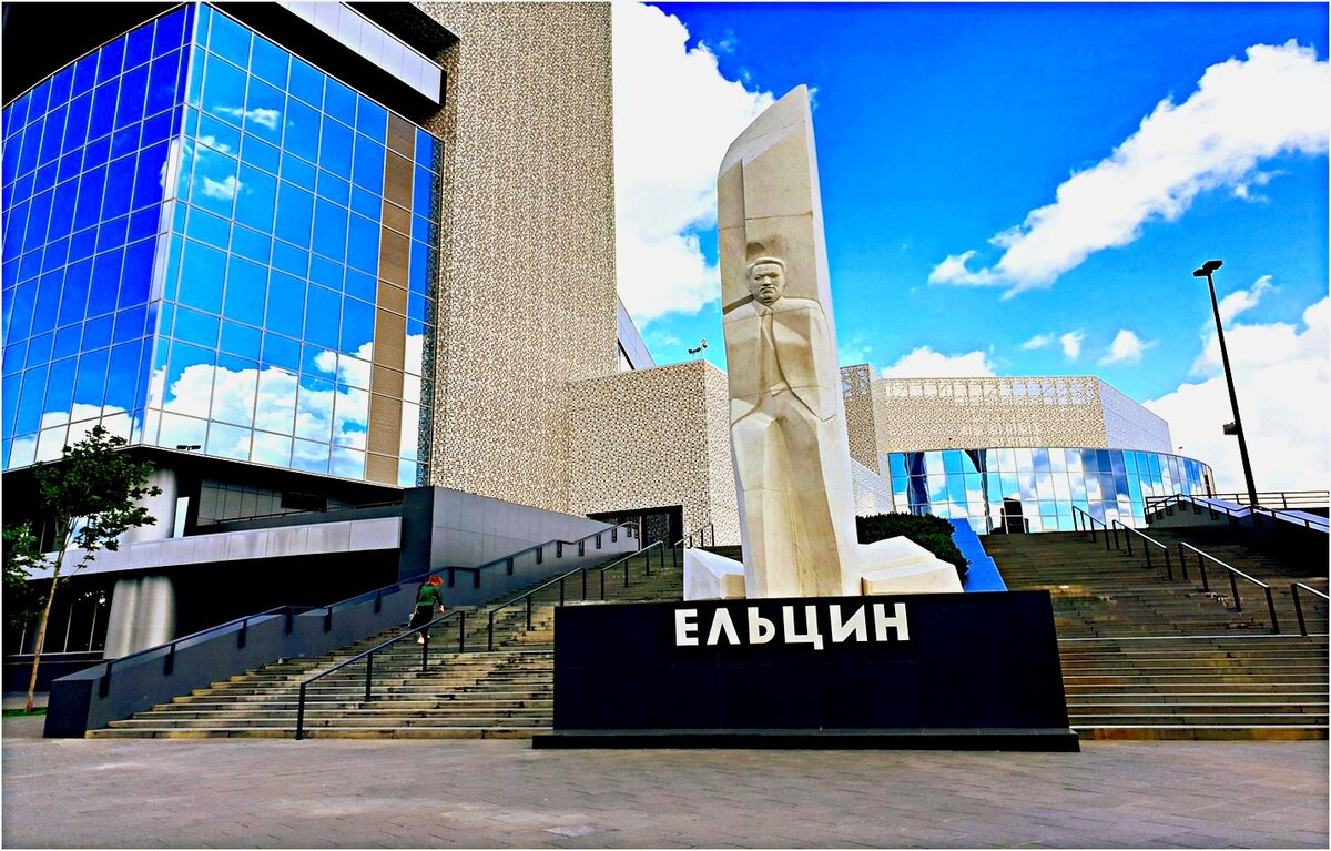 История о требовании признании «Ельцин-Центра» иноагентом получила интересные последствия в виде появления давно позабытых общественных и политических деятелей.