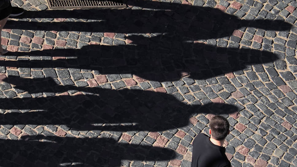 Фото: Александр Петросян / Коммерсантъ📷Постоянное расширение санкций против России стало привычным для граждан и компаний, но продолжает осложнять им жизнь