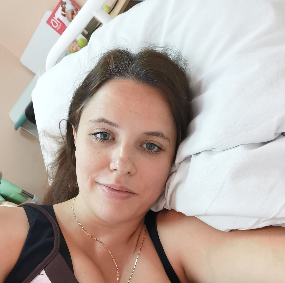 За пару часов до выписки. Лежу, жду)