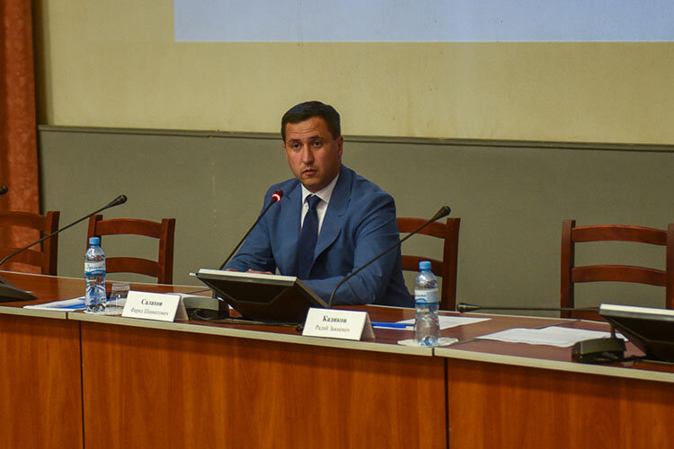  Градоначальник не смог в этот раз составить компанию начальнику ГИБДД Радию Кадикову, вместо него пришел глава исполкома Фарид Салахов (на фото) Фото: nabchelny.ru