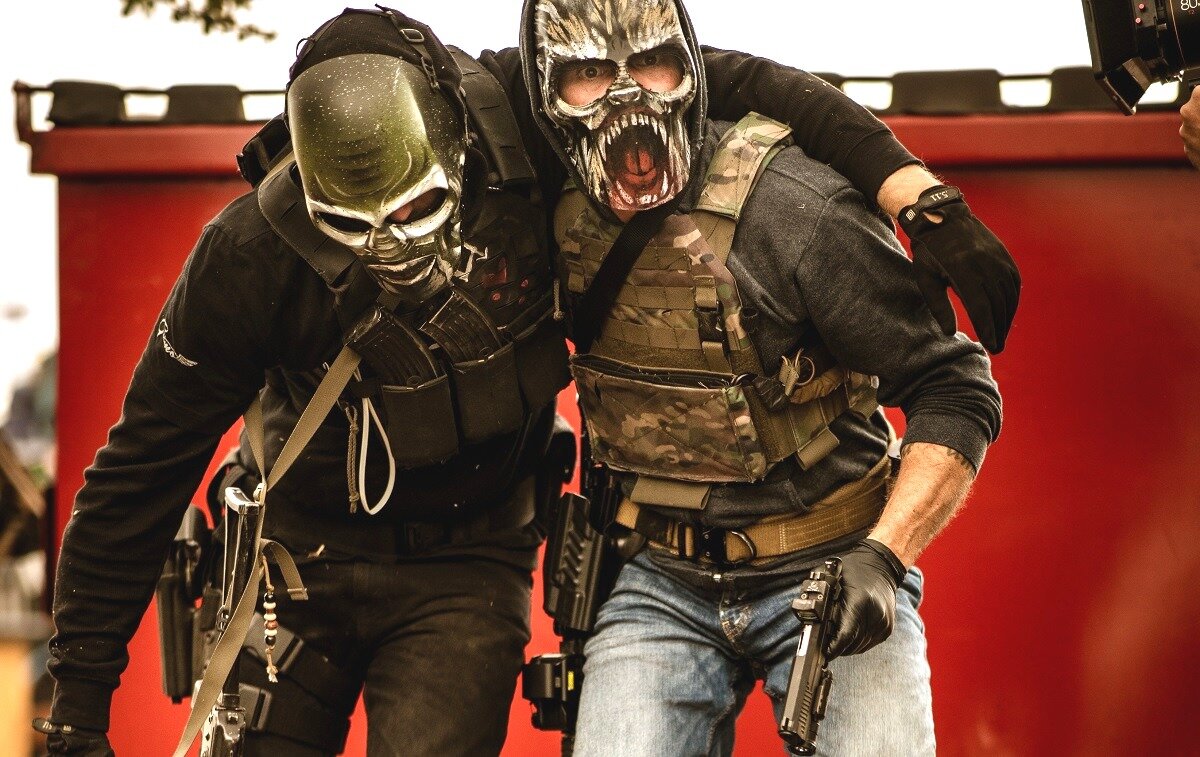 Это был тяжелый год, и даже конфеты на Хэллоуин приходилось выпрашивать особенно дерзко. 