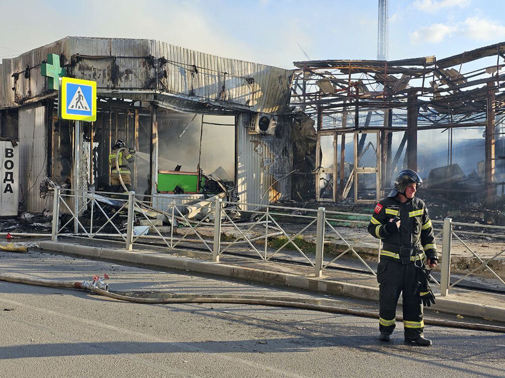    Пожар на Балаклавской в Симферополе. Фото: Главное управление МЧС по Республике Крым.