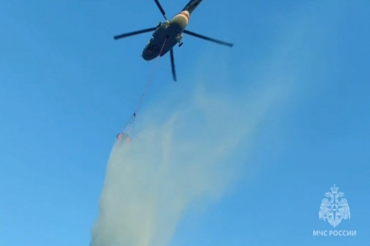    В Ростовской области спасатели локализовали пожар на складе макулатуры