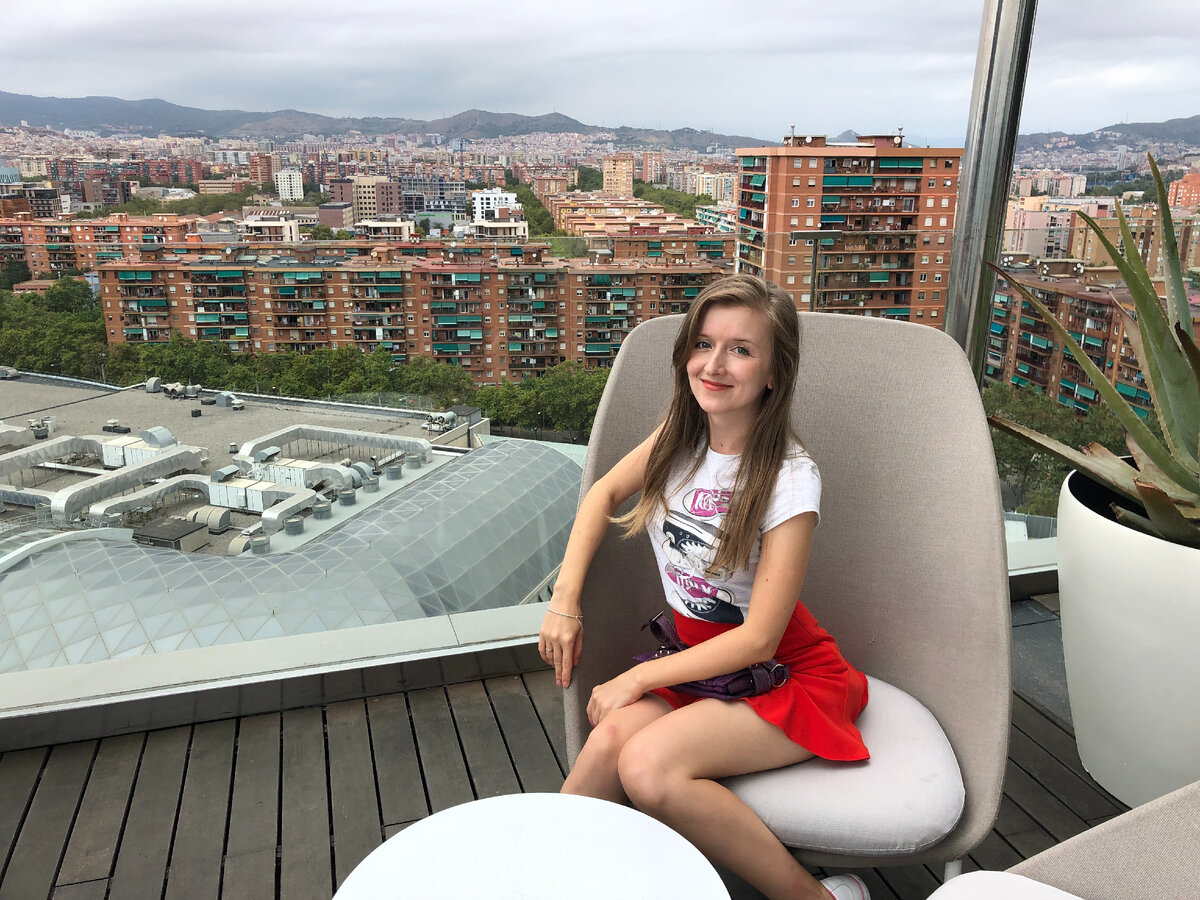 Рандомное фото вашей покорной слуги, 2023 (чтобы было понимание, что анализ ведется реальным человеком, а не скопипастен из какого-нибудь чата GPT).