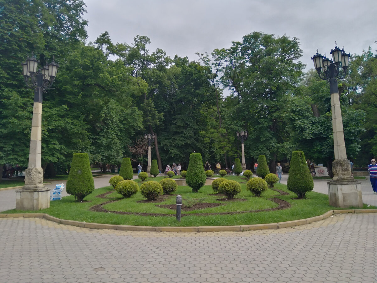 Центральная аллея Курортного парка