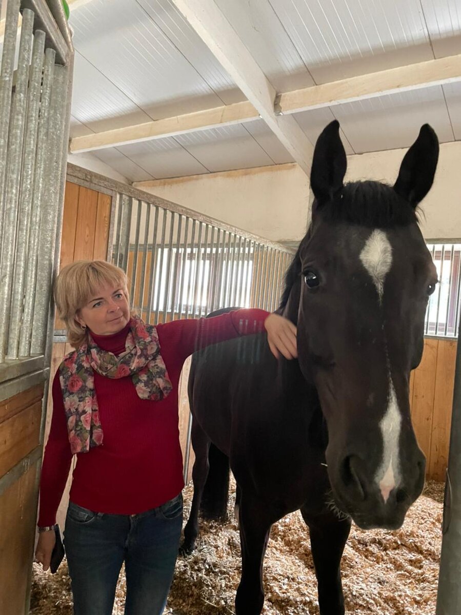 Прошу прощения за то, что на всех фотографиях я не лежу с несчастным видом, а веду активный образ жизни, ни в чём себе не отказывая. Это, кстати левая, "неподвижная" рука)))