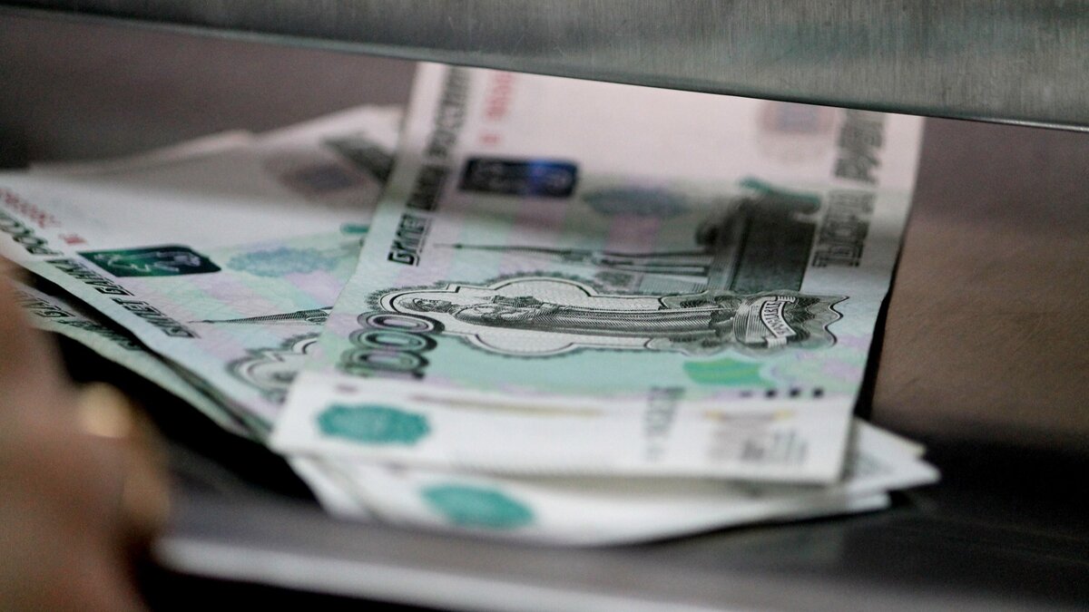     Валютный рынок почти не отреагировал на недавнее решения Центробанка повысить ключевую ставку до 8,5%. Но текущая неделя станет для национальной валюты особенной.