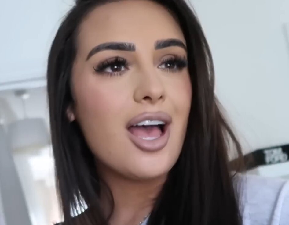 Amy Rose Walker Tongue Mouth Open 19.03.1998