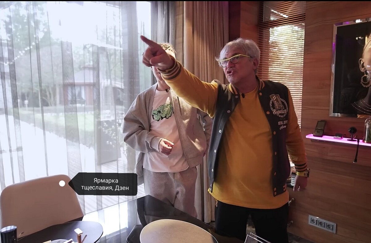 Дибров показывает свое жилище: теперь здесь можно жить спокойно