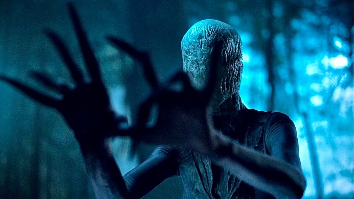 Вещь из семейки аддамс. Зеленая рука страшилка. Человек за стеклом. Рука семейка адамс. Рука вещь из семейки адамс.