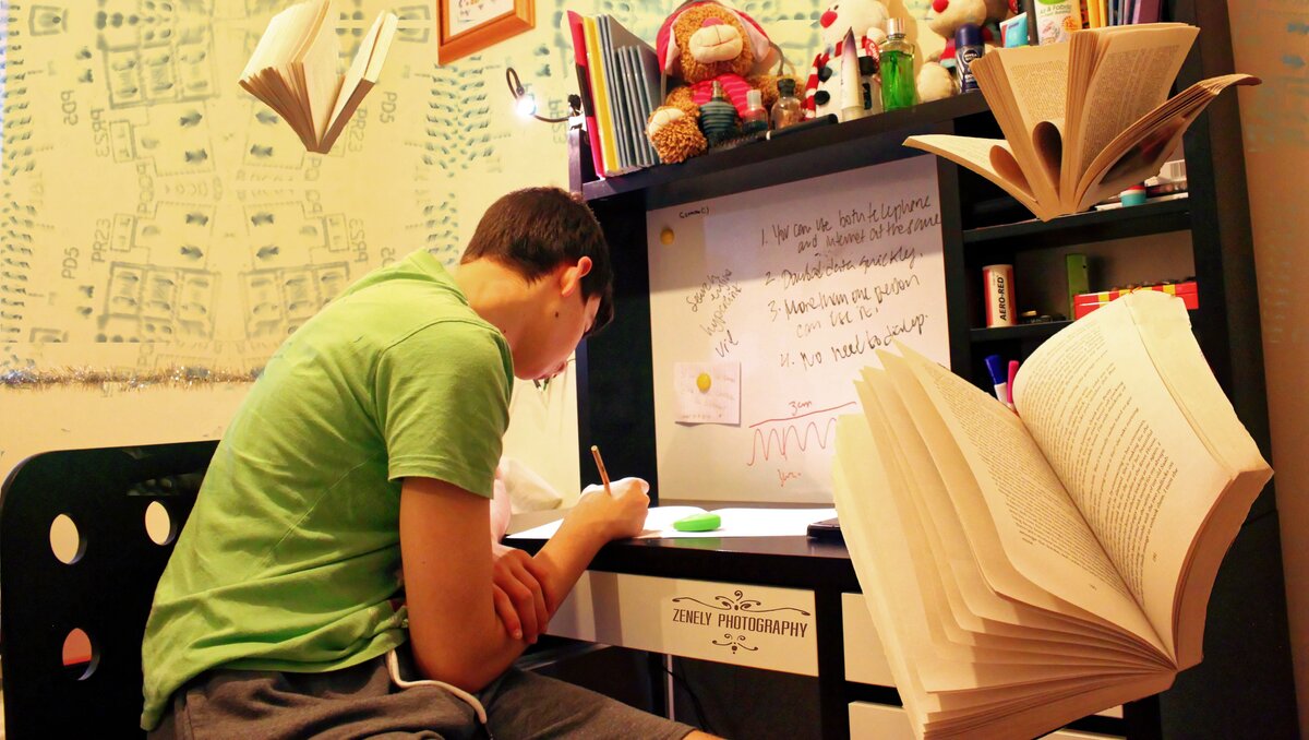     В Ростовской области во вторник, 25 июля, завершился прием документов в вузы и теперь они опубликуют конкурсные списки. Как проходит зачисление абитуриентов, в материале RostovGazeta.