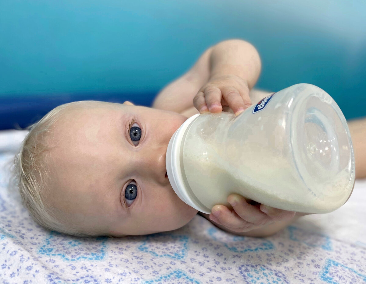 Если вы на ГВ, покормите кроху за 30 мин, если на ИВ – за час до водных упражнений