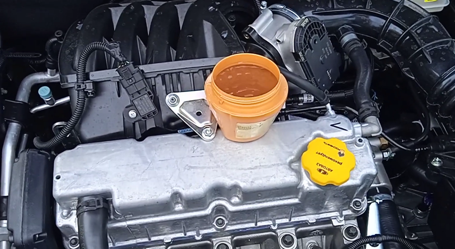 Есть ли вибрация на новом двигателе 11182 Лада Гранта. Показываю на ...