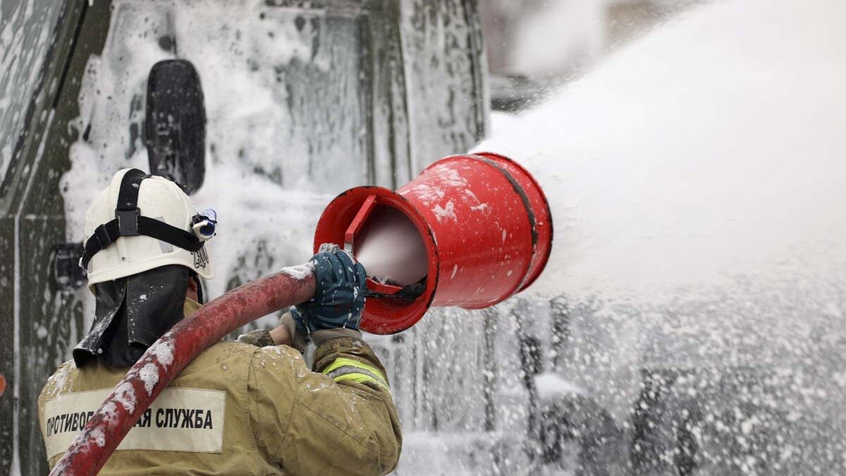     В Интернете опубликовали видео, на котором показали последствия мощного взрыва в Таганроге, сообщает Telegram-канал Don_Mash.
