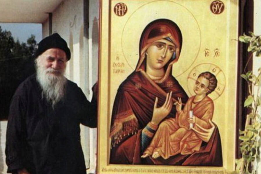 Преподобному старцу Порфирию было, что рассказать о чудесах спасения, которых его удостоила Пресвятая Богородица. Источник: https://obitel-minsk.ru/lutschije/2022/12/stat-svyatym