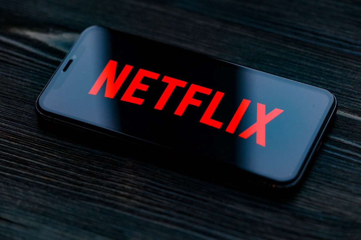 NETFLIX самая крупная онлайн платформа на сегодняшний день. 