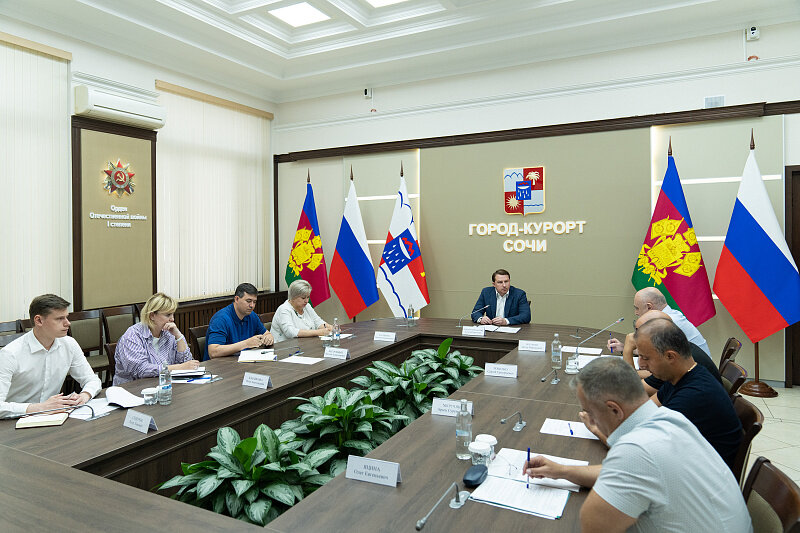 Работу городских служб по обслуживанию городских контейнерных площадок обсудили на совещании под председательством главы города Алексея Копайгородского.