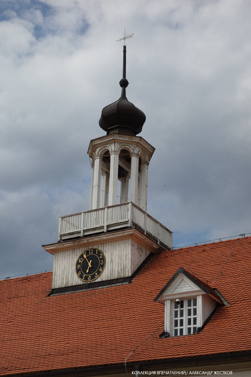 Башня с часами на кирхе в Волгограде