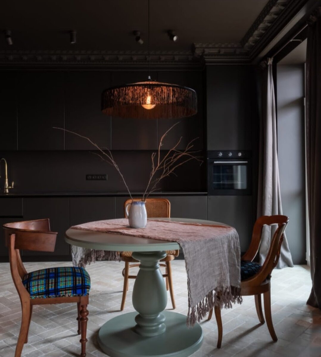 Дизайн - Александра Дмучовская. Ученица Анны Эрман. Если вы когда-нибудь захотите где-то поучиться, то вам к Эрман! 