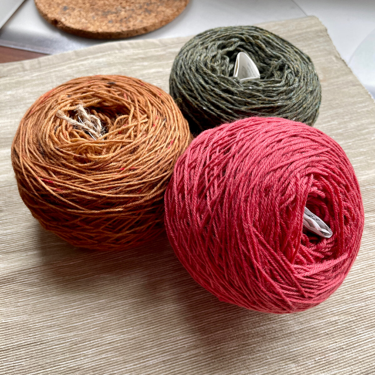 Как выбрать пряжу для вязания начинающим мастерицам?