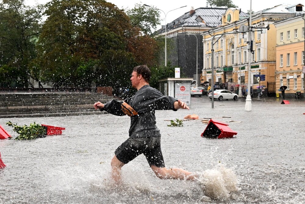Дождливый день. Сильный ливень. Дождь в городе. Ливень с грозой. Дождь в москве.