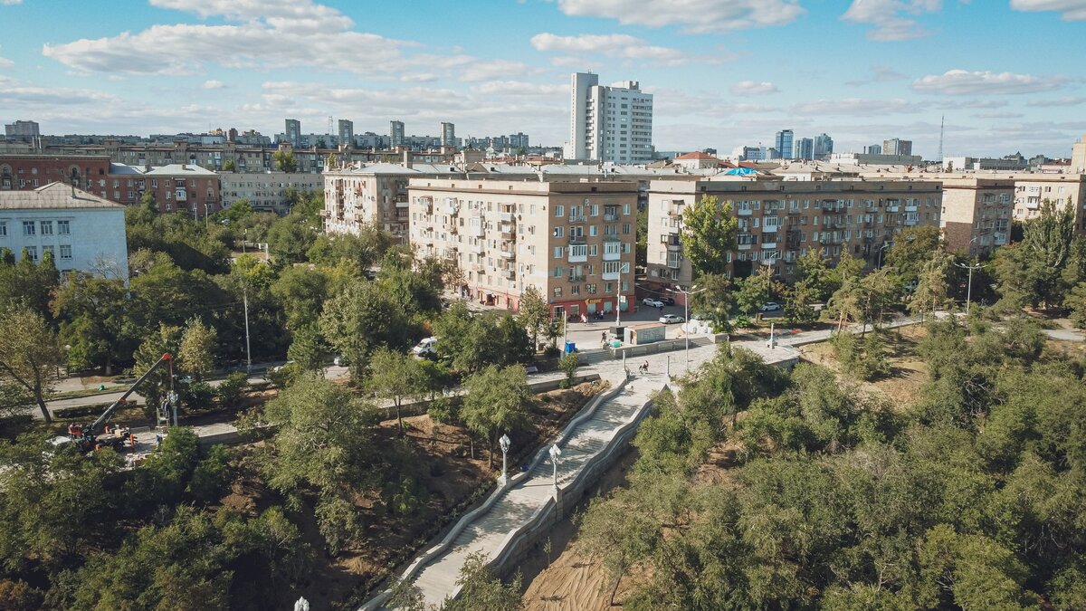     Чиновники решили не судится с Еленой Исинбаевой, волгоградцам озвучили стоимость платной парковки, а 82-летняя пенсионерка попыталась поджечь военкомат.