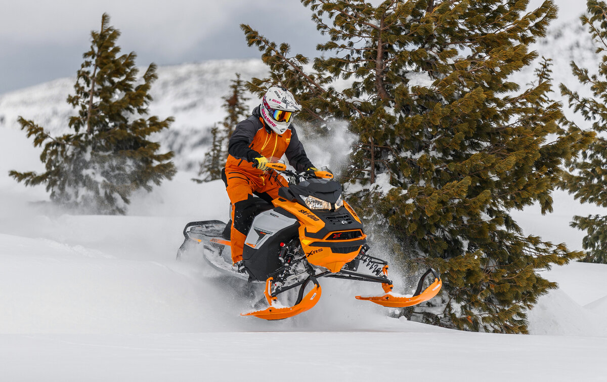 Ski doo turbo r. Спортивный снегоход. Ski-Doo Expedition le 900 Ace Turbo. Сиденье для горного снегохода. Rotax 900 Ace Turbo характеристики.