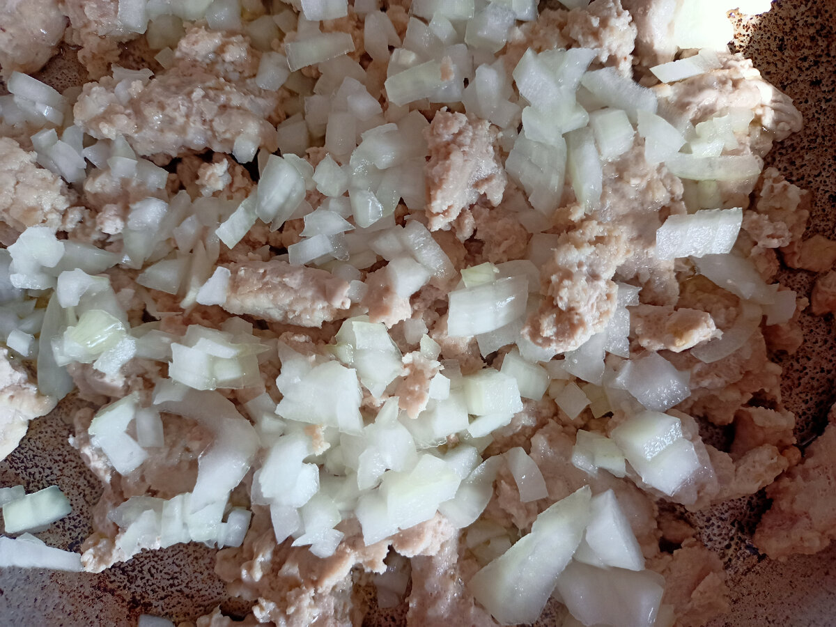 Свининой фарш с луком