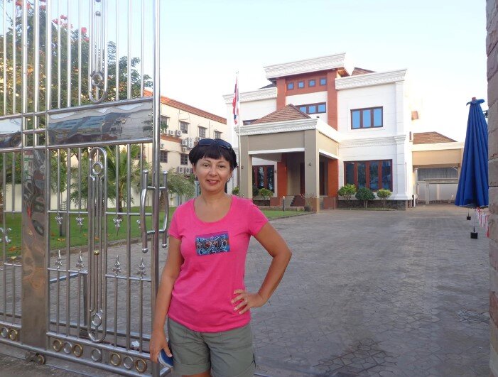 На пороге тайского консульства в Лаосе