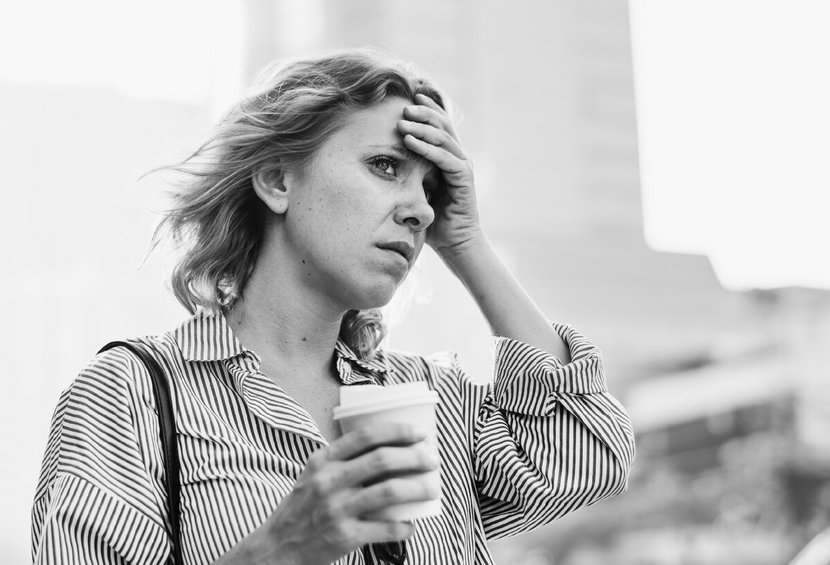 <a href="https://www.freepik.com/free-photo/tensed-woman-is-late-work_19085853.htm#page=2&query=%D1%81%D1%82%D1%80%D0%B0%D1%85%20%D0%BD%D0%B0%20%D1%83%D0%BB%D0%B8%D1%86%D0%B5&position=42&from_view=search&track=ais">Image by rawpixel.com</a> on Freepik