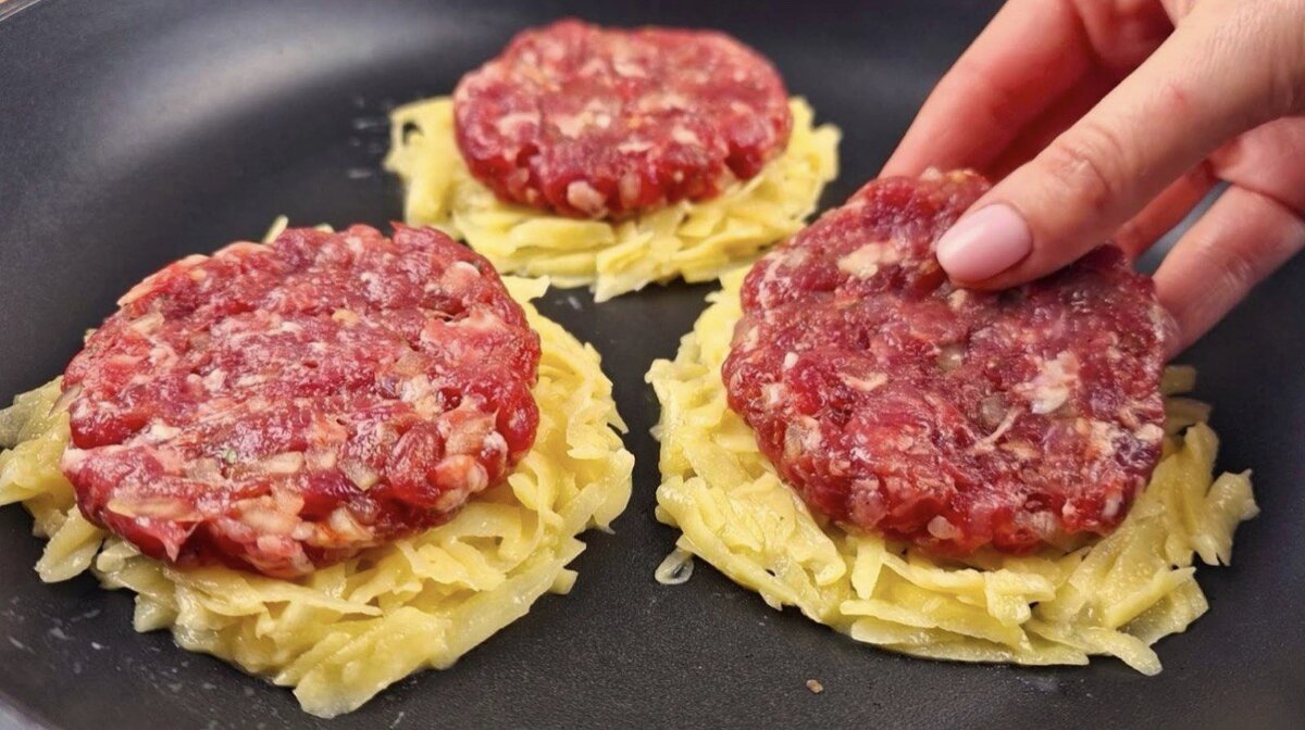 Ароматные " колдуны" с мясом зачаруют вас своим неповторимым вкусом, недаром это блюдо - гордость Белорусской кухни.