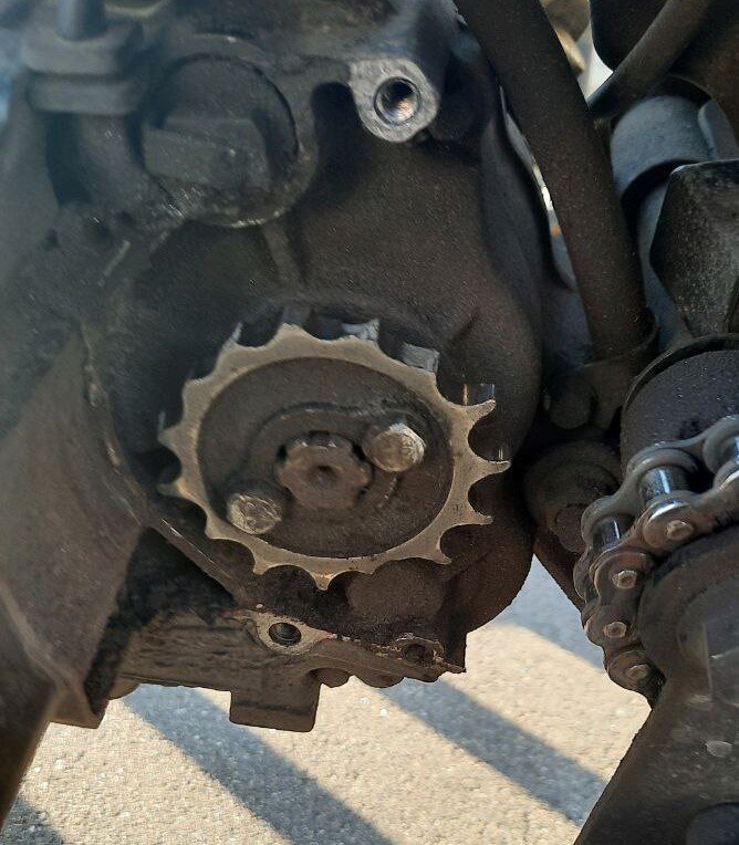 Возможно обломался один зуб, а следом остальные. Но в целом я не знаю причин..