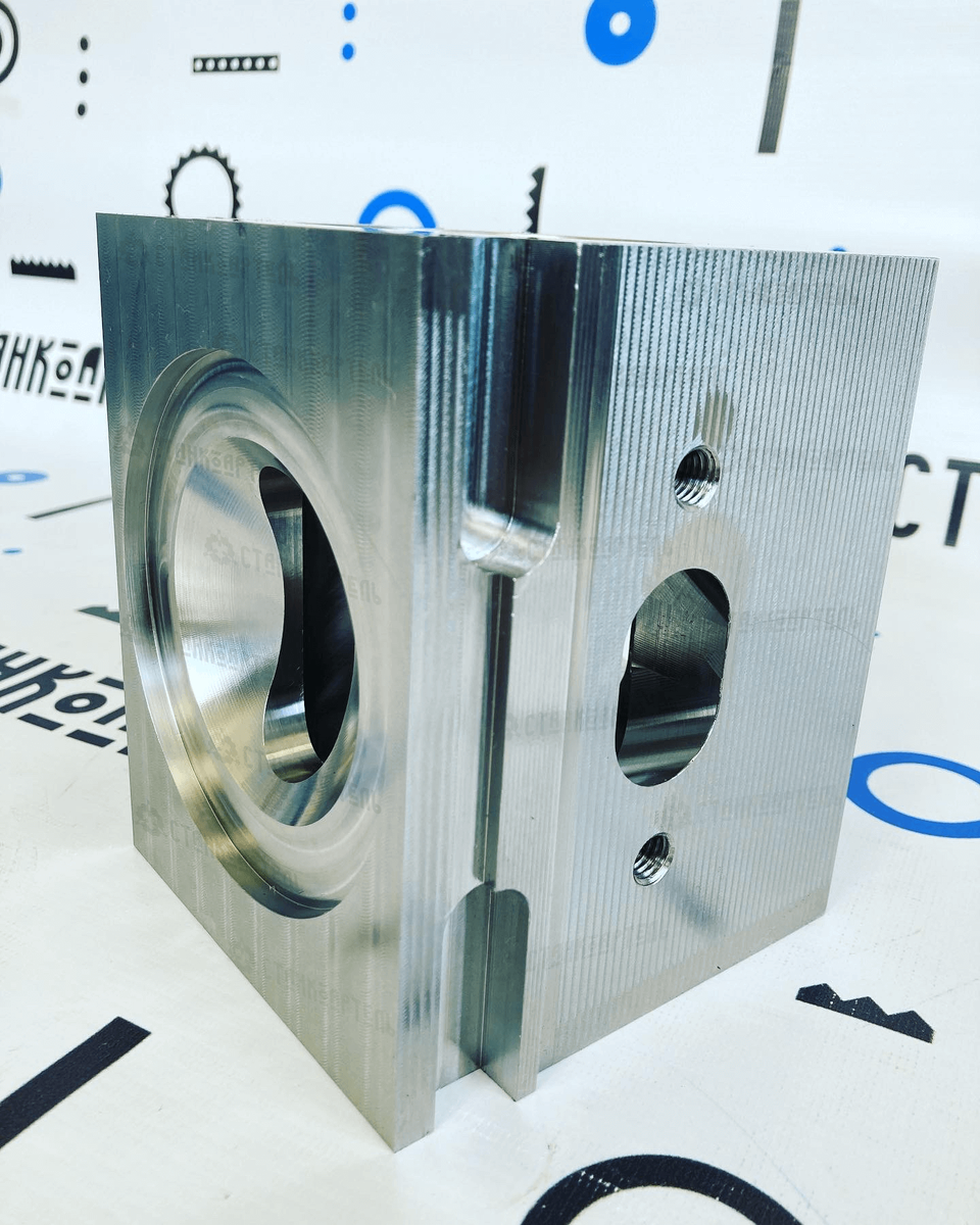 Корпус и распределитель клапана для линии краски