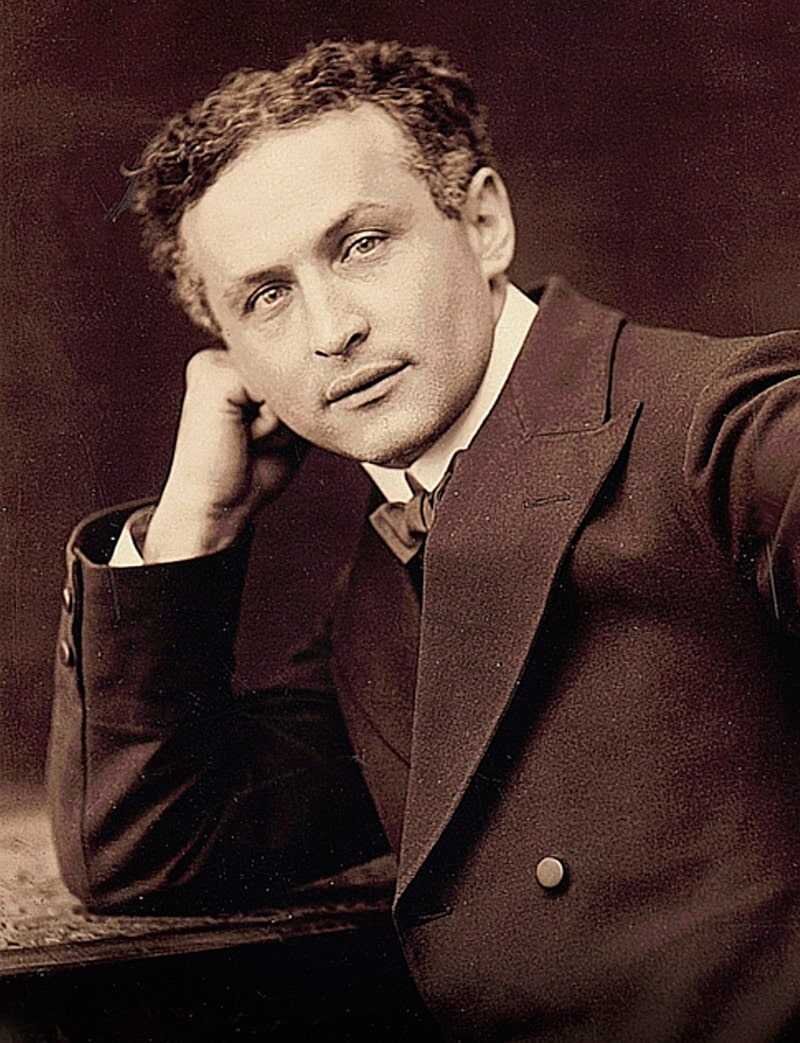 Гарри Гудини (при рождении Эрик Вайс) - 24.03.1874 - 31.10.1926