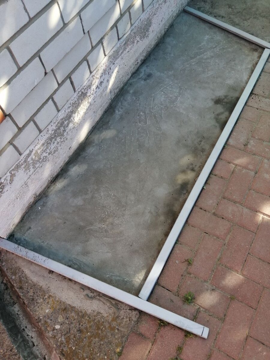 Фото только отремонтированной отмостки у частного дома.