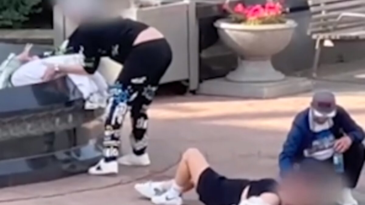     Жесткая массовая драка произошла в центре Красноярска.