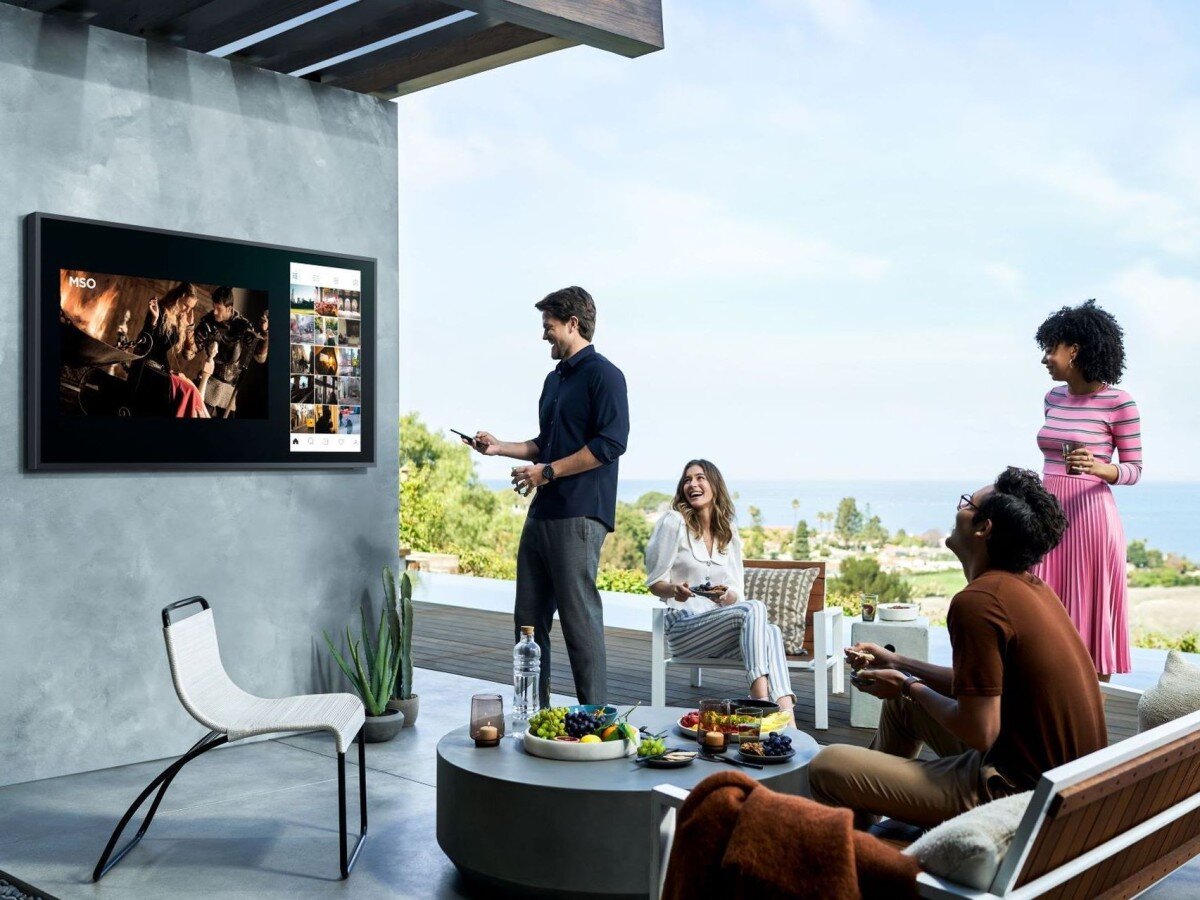    Samsung выпустила водозащищённый уличный телевизор за $20 000