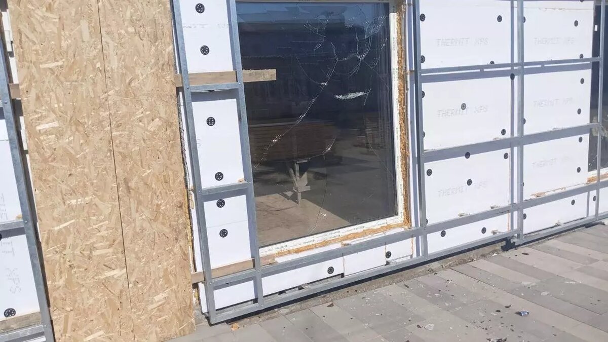     В Ачинске возбудили уголовное дело на жителя, который был пьян и разбил бутылками несколько окон.