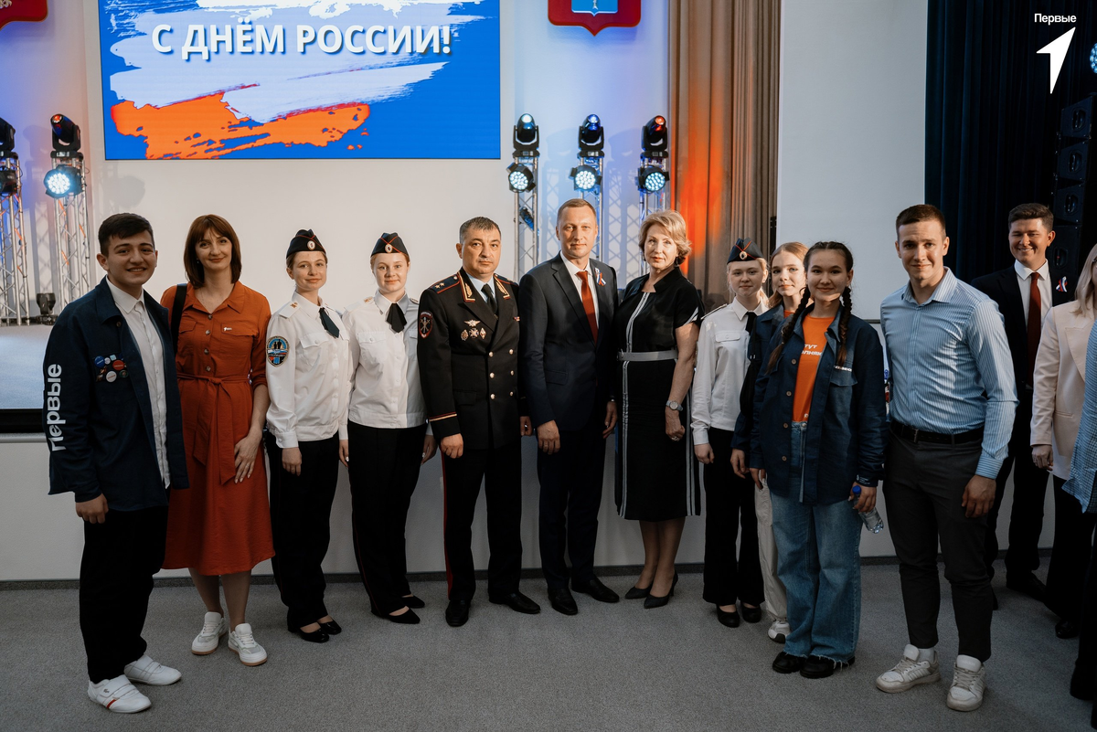 Губернатор Саратовской области Роман Бусаргин вместе с Первыми