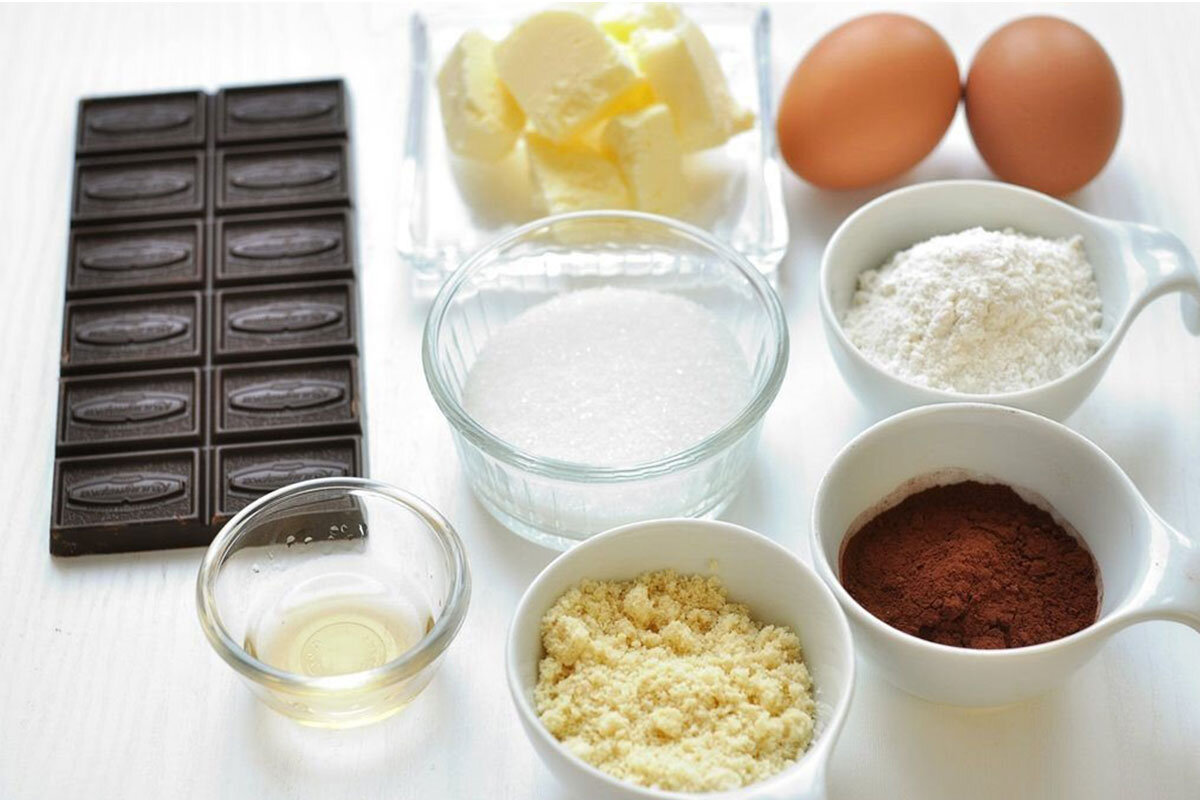 Самые главные ингредиенты. Шоколадный фондан Ингредиенты. Ингредиенты для приготовления шоколада. Ингредиенты для домашнего шоколада.