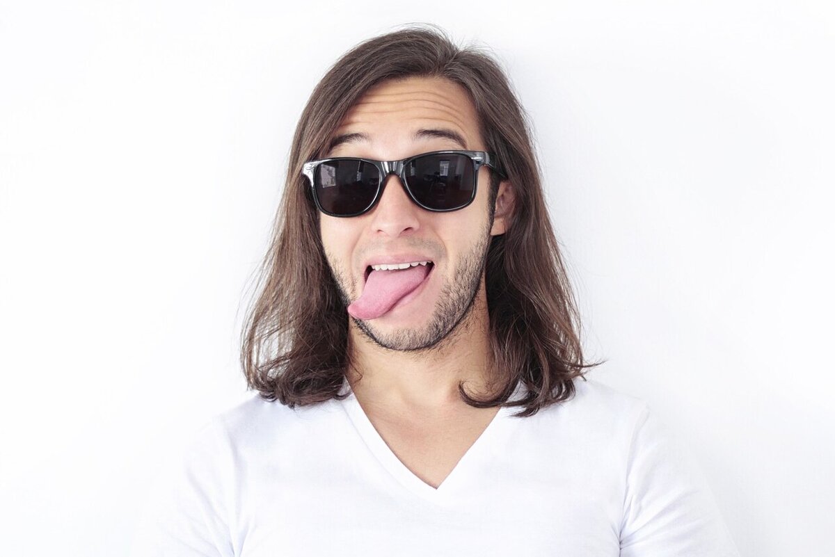     Необычный медицинский случай: язык американца стал зеленым и волосатым