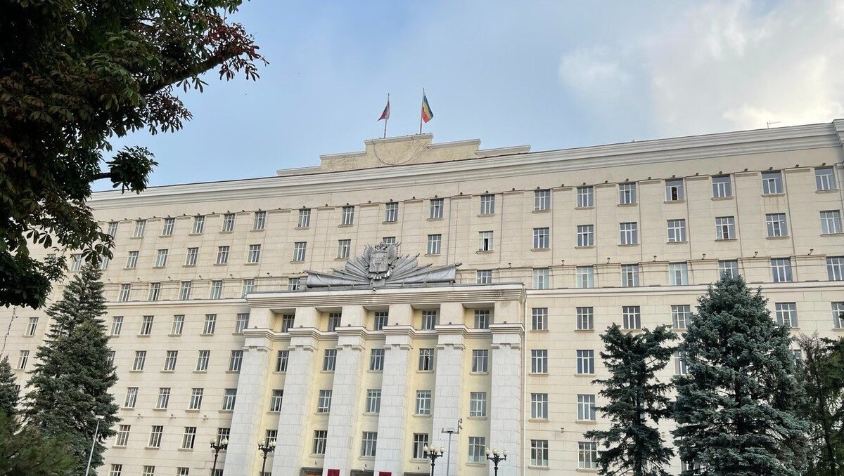     В Ростовской области губернатор Василий Голубев поручил усилить контроль за соблюдением сроков ввода в эксплуатацию донских школ и детских садов, об этом сообщили в пресс-службе правительства.
