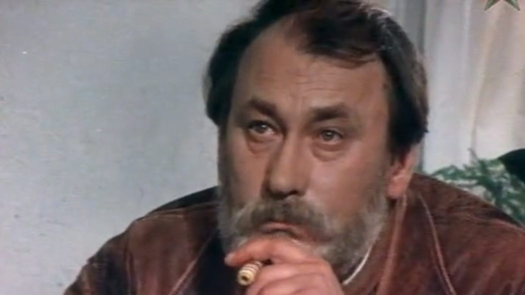 Иван Капитонович (Владимир Самойлов), кадр из фильма "Запасной аэродром" (1977)