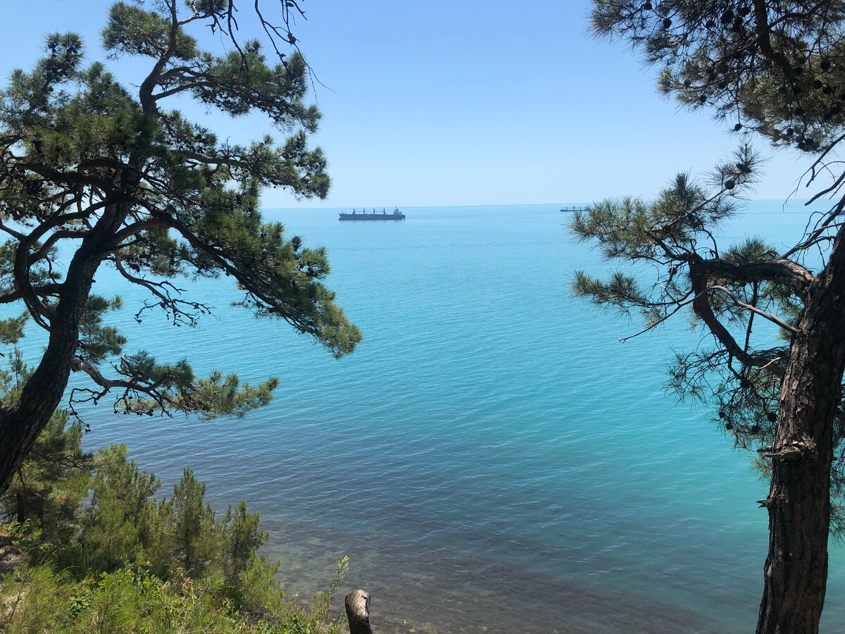 Вид на море по пути вниз по 278 ступеням.