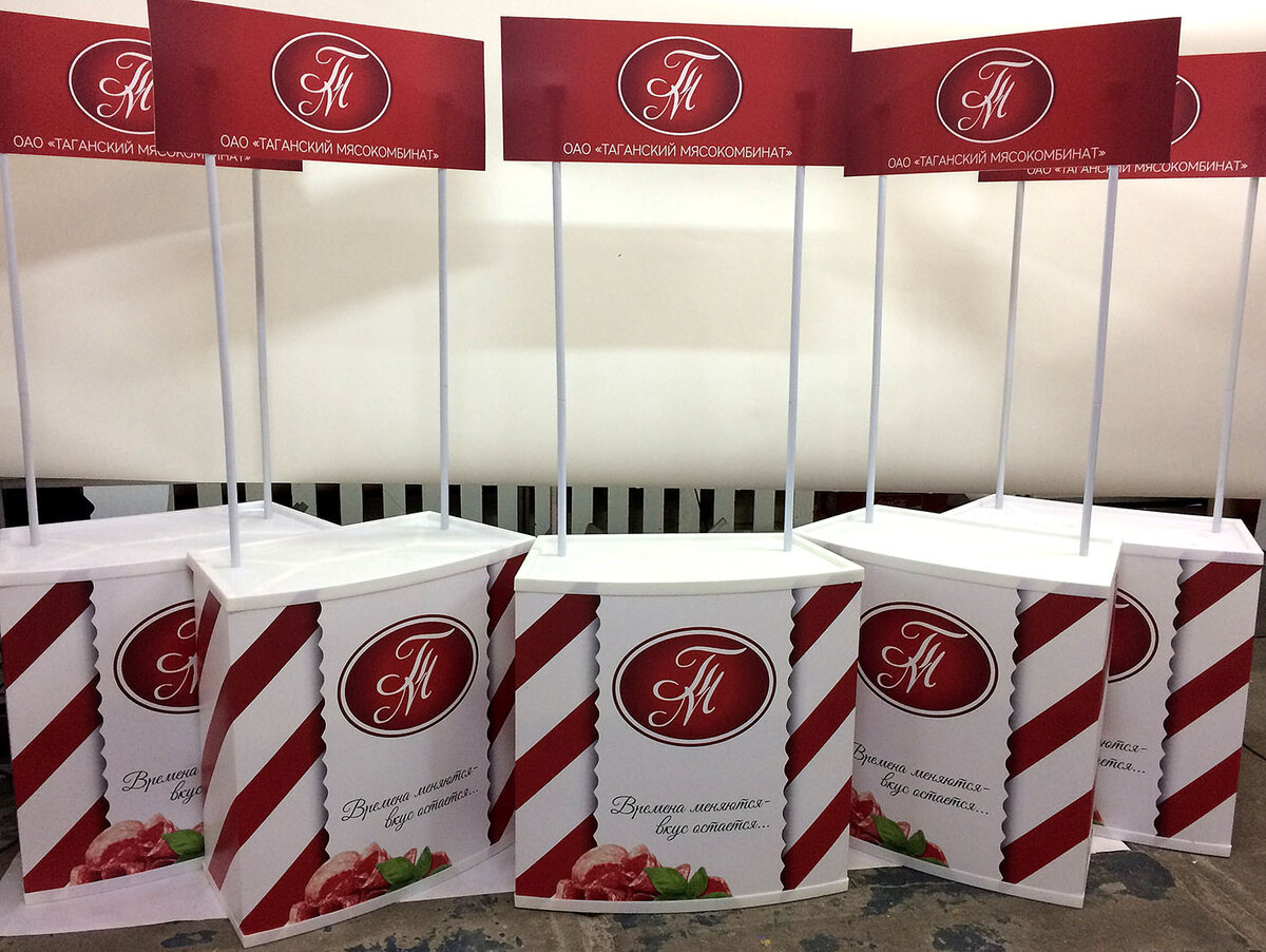 Стандартная промостойка выполнена из поливинилхлорида.