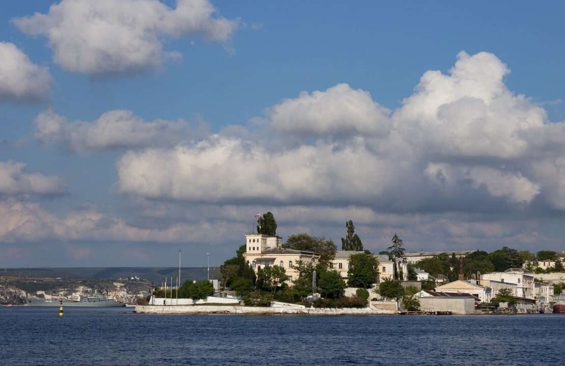    Минобороны сообщило о попытке 28 беспилотников атаковать объекты в Крыму