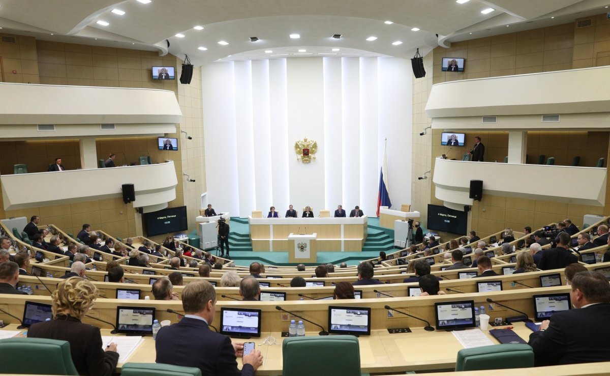    Совфед одобрил закон о штрафах для пособников иноагентов