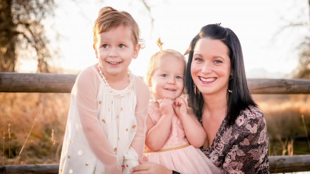 Шенннон с дочерьми